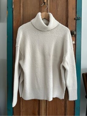 🐣Aerie Cream Turtleneck Cozy Knit Sweater